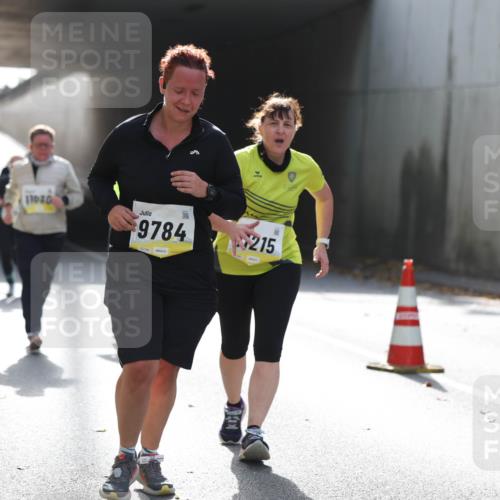 05.10.2025 - 20. swb-Marathon Bremen Michael Strokosch http://msf.ph/oto/9208480 05.10.2025 11:04:36 Laufen 11020, 9784, 02164, 215 meine-sportfotos.de