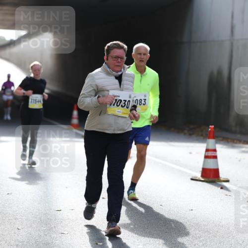 05.10.2025 - 20. swb-Marathon Bremen Michael Strokosch http://msf.ph/oto/9208498 05.10.2025 11:04:39 Laufen 11544, 1030, 983 meine-sportfotos.de