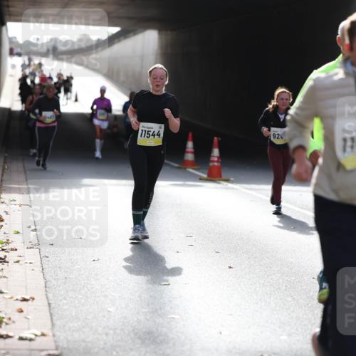 05.10.2025 - 20. swb-Marathon Bremen Michael Strokosch http://msf.ph/oto/9208500 05.10.2025 11:04:40 Laufen 11544, 926, 11030 meine-sportfotos.de
