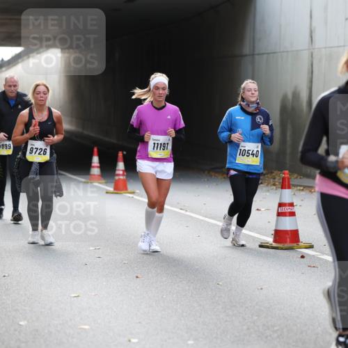 05.10.2025 - 20. swb-Marathon Bremen Michael Strokosch http://msf.ph/oto/9208513 05.10.2025 11:04:49 Laufen 10899, 9726, 11191, 10540, 5483, 00 meine-sportfotos.de
