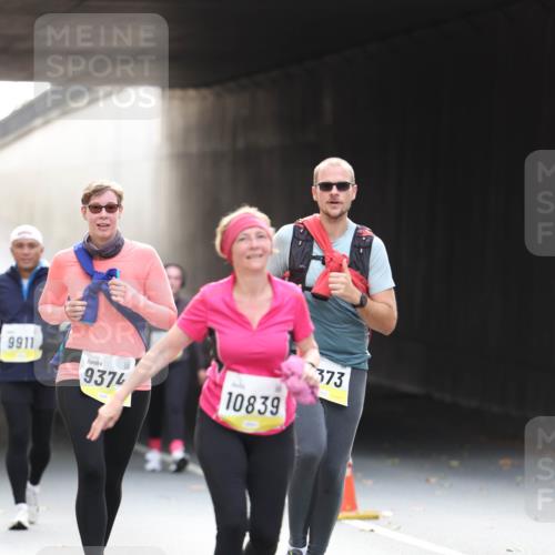 05.10.2025 - 20. swb-Marathon Bremen Michael Strokosch http://msf.ph/oto/9208544 05.10.2025 11:05:09 Laufen 9911, 9374, 10839, 373 meine-sportfotos.de