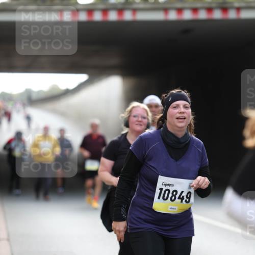 05.10.2025 - 20. swb-Marathon Bremen Michael Strokosch http://msf.ph/oto/9208557 05.10.2025 11:05:15 Laufen 10849 meine-sportfotos.de