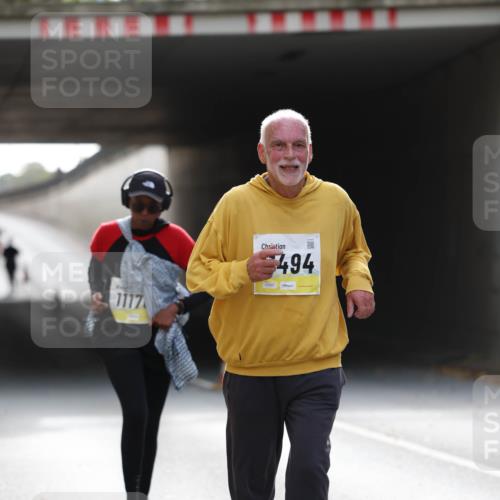 05.10.2025 - 20. swb-Marathon Bremen Michael Strokosch http://msf.ph/oto/9208566 05.10.2025 11:05:25 Laufen 1117, 494, 02597 meine-sportfotos.de