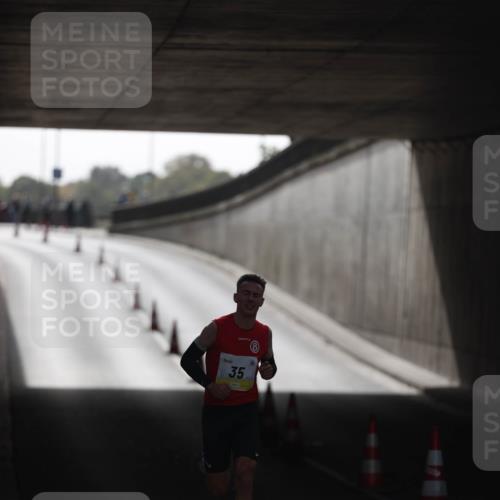 05.10.2025 - 20. swb-Marathon Bremen Michael Strokosch http://msf.ph/oto/9209582 05.10.2025 10:23:57 Laufen 35 meine-sportfotos.de