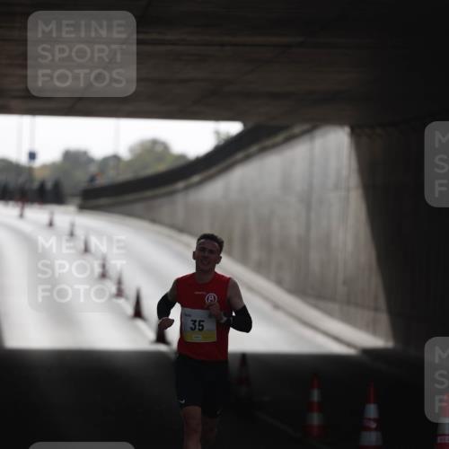 05.10.2025 - 20. swb-Marathon Bremen Michael Strokosch http://msf.ph/oto/9209583 05.10.2025 10:23:57 Laufen 35 meine-sportfotos.de
