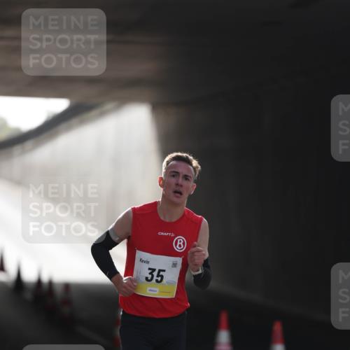 05.10.2025 - 20. swb-Marathon Bremen Michael Strokosch http://msf.ph/oto/9209589 05.10.2025 10:23:59 Laufen 35 meine-sportfotos.de