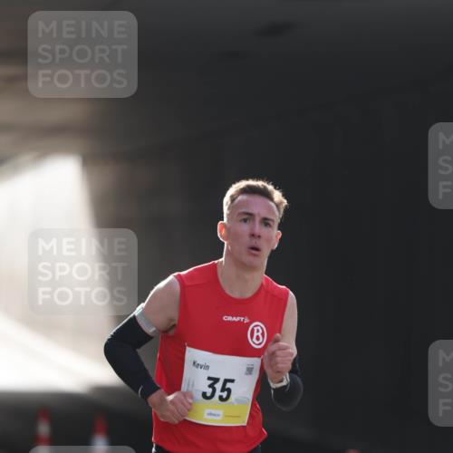 05.10.2025 - 20. swb-Marathon Bremen Michael Strokosch http://msf.ph/oto/9209591 05.10.2025 10:24:00 Laufen 35 meine-sportfotos.de