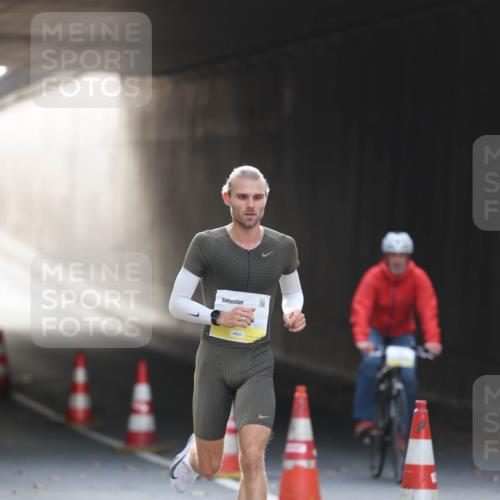 05.10.2025 - 20. swb-Marathon Bremen Michael Strokosch http://msf.ph/oto/9209604 05.10.2025 10:25:17 Laufen  meine-sportfotos.de