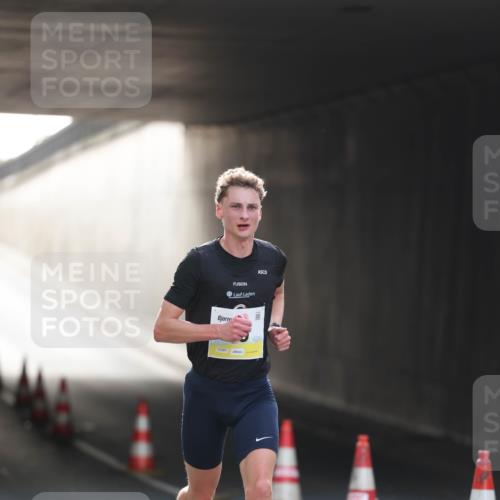 05.10.2025 - 20. swb-Marathon Bremen Michael Strokosch http://msf.ph/oto/9209612 05.10.2025 10:25:19 Laufen  meine-sportfotos.de