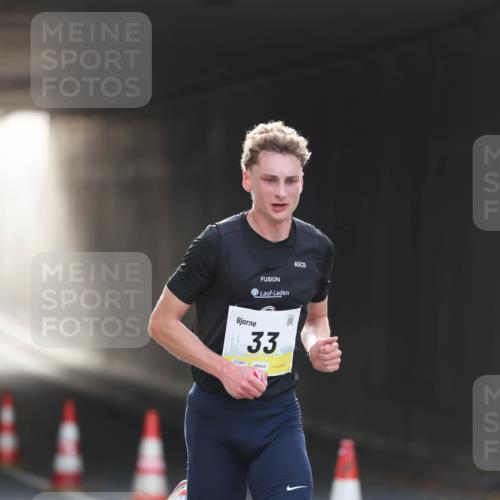05.10.2025 - 20. swb-Marathon Bremen Michael Strokosch http://msf.ph/oto/9209616 05.10.2025 10:25:20 Laufen 33, 01991 meine-sportfotos.de