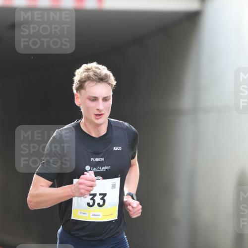 05.10.2025 - 20. swb-Marathon Bremen Michael Strokosch http://msf.ph/oto/9209617 05.10.2025 10:25:21 Laufen 01991, 33 meine-sportfotos.de