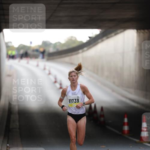05.10.2025 - 20. swb-Marathon Bremen Michael Strokosch http://msf.ph/oto/9209642 05.10.2025 10:27:26 Laufen 11739 meine-sportfotos.de