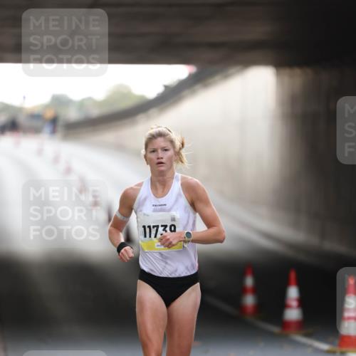 05.10.2025 - 20. swb-Marathon Bremen Michael Strokosch http://msf.ph/oto/9209649 05.10.2025 10:27:27 Laufen 12120, 11730 meine-sportfotos.de