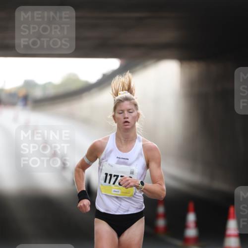 05.10.2025 - 20. swb-Marathon Bremen Michael Strokosch http://msf.ph/oto/9209651 05.10.2025 10:27:28 Laufen 02120, 117 meine-sportfotos.de