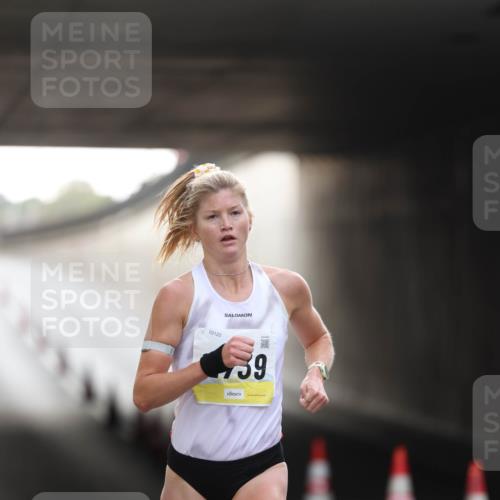 05.10.2025 - 20. swb-Marathon Bremen Michael Strokosch http://msf.ph/oto/9209653 05.10.2025 10:27:28 Laufen 02120, 39 meine-sportfotos.de