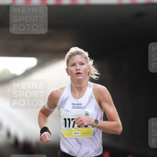 05.10.2025 - 20. swb-Marathon Bremen Michael Strokosch http://msf.ph/oto/9209655 05.10.2025 10:27:29 Laufen 02120, 117, 21 meine-sportfotos.de
