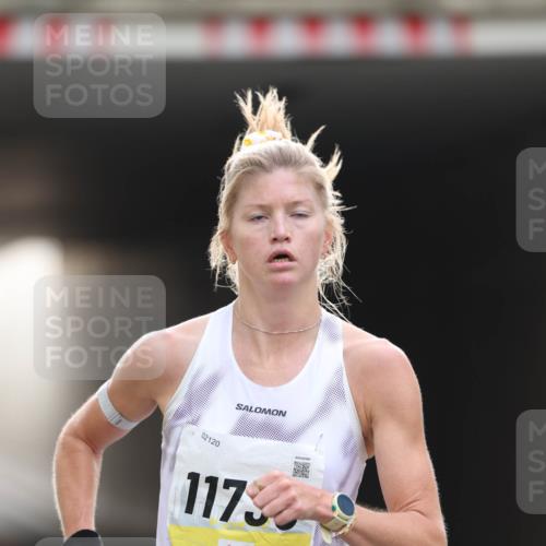 05.10.2025 - 20. swb-Marathon Bremen Michael Strokosch http://msf.ph/oto/9209657 05.10.2025 10:27:29 Laufen 02120, 11730 meine-sportfotos.de