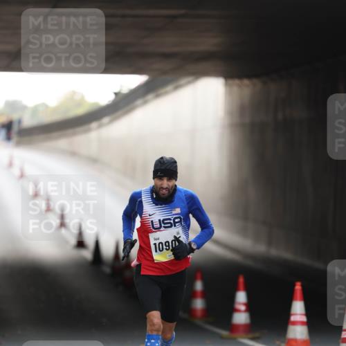 05.10.2025 - 20. swb-Marathon Bremen Michael Strokosch http://msf.ph/oto/9209663 05.10.2025 10:28:05 Laufen 1090 meine-sportfotos.de