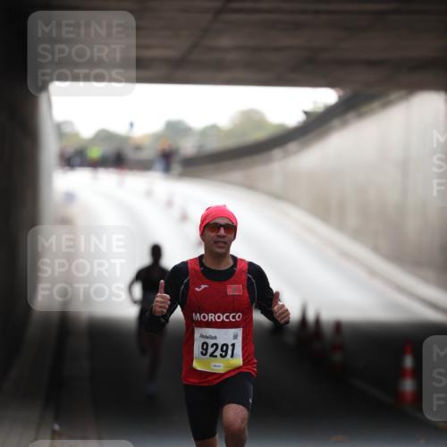 05.10.2025 - 20. swb-Marathon Bremen Michael Strokosch http://msf.ph/oto/9209680 05.10.2025 10:28:21 Laufen 9291 meine-sportfotos.de
