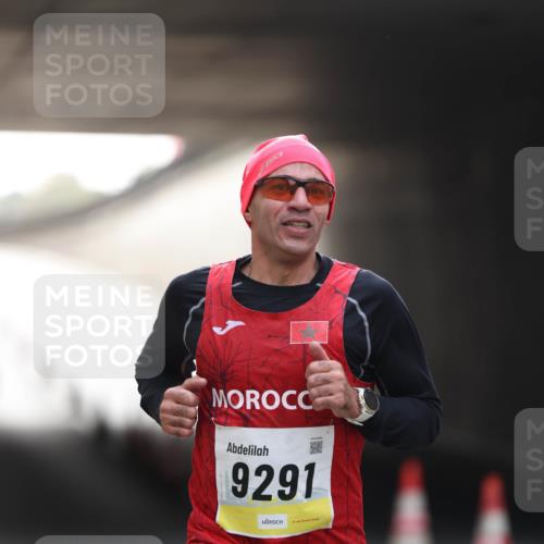 05.10.2025 - 20. swb-Marathon Bremen Michael Strokosch http://msf.ph/oto/9209688 05.10.2025 10:28:23 Laufen 9291 meine-sportfotos.de