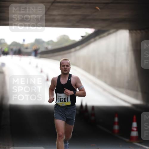 05.10.2025 - 20. swb-Marathon Bremen Michael Strokosch http://msf.ph/oto/9209693 05.10.2025 10:28:27 Laufen 11201 meine-sportfotos.de