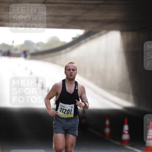 05.10.2025 - 20. swb-Marathon Bremen Michael Strokosch http://msf.ph/oto/9209695 05.10.2025 10:28:27 Laufen 11201 meine-sportfotos.de