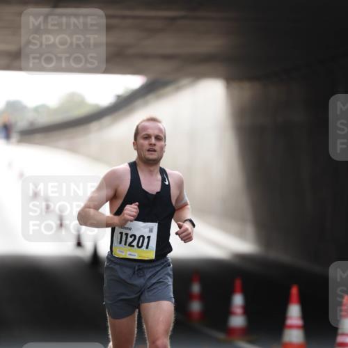 05.10.2025 - 20. swb-Marathon Bremen Michael Strokosch http://msf.ph/oto/9209697 05.10.2025 10:28:28 Laufen 11201, 02469 meine-sportfotos.de