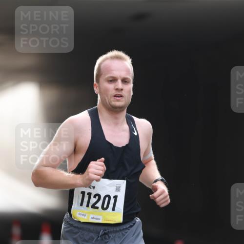 05.10.2025 - 20. swb-Marathon Bremen Michael Strokosch http://msf.ph/oto/9209702 05.10.2025 10:28:29 Laufen 11201, 02469, 21 meine-sportfotos.de