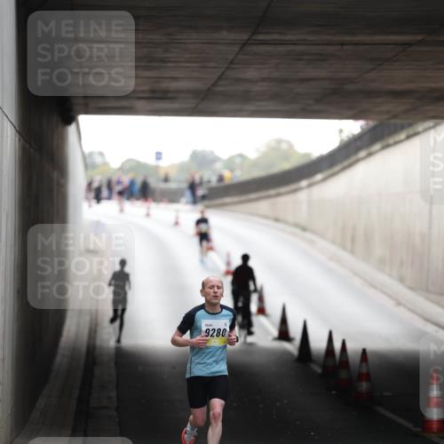 05.10.2025 - 20. swb-Marathon Bremen Michael Strokosch http://msf.ph/oto/9209704 05.10.2025 10:28:55 Laufen 9280 meine-sportfotos.de