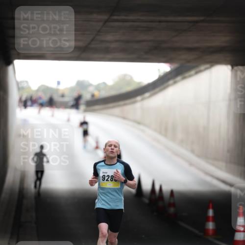 05.10.2025 - 20. swb-Marathon Bremen Michael Strokosch http://msf.ph/oto/9209706 05.10.2025 10:28:57 Laufen 928 meine-sportfotos.de