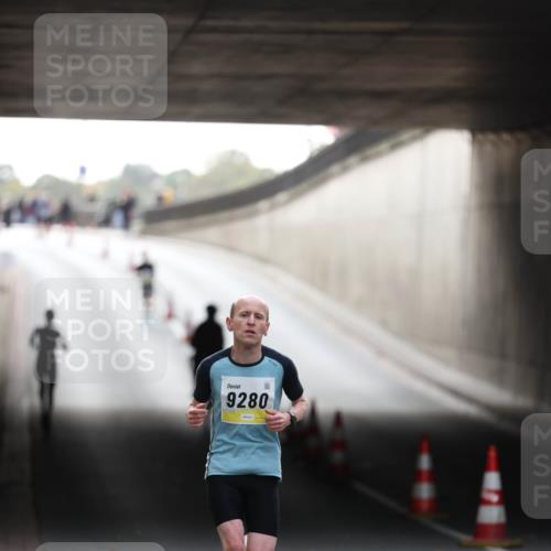 05.10.2025 - 20. swb-Marathon Bremen Michael Strokosch http://msf.ph/oto/9209708 05.10.2025 10:28:58 Laufen 9280 meine-sportfotos.de