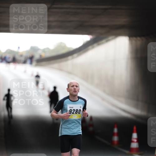 05.10.2025 - 20. swb-Marathon Bremen Michael Strokosch http://msf.ph/oto/9209709 05.10.2025 10:28:58 Laufen 9280 meine-sportfotos.de
