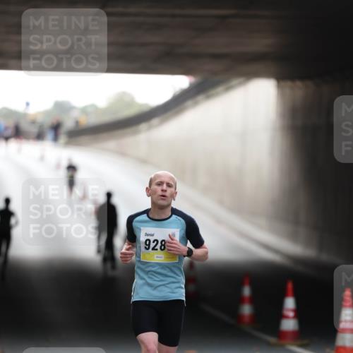 05.10.2025 - 20. swb-Marathon Bremen Michael Strokosch http://msf.ph/oto/9209710 05.10.2025 10:28:58 Laufen 928 meine-sportfotos.de