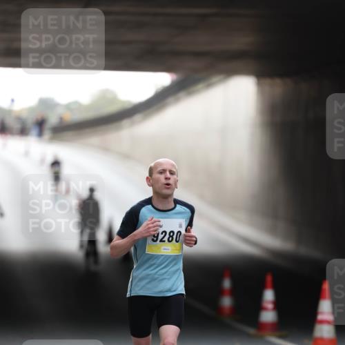 05.10.2025 - 20. swb-Marathon Bremen Michael Strokosch http://msf.ph/oto/9209711 05.10.2025 10:28:58 Laufen 9280 meine-sportfotos.de