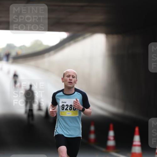 05.10.2025 - 20. swb-Marathon Bremen Michael Strokosch http://msf.ph/oto/9209712 05.10.2025 10:28:58 Laufen 9286 meine-sportfotos.de