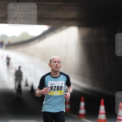 05.10.2025 - 20. swb-Marathon Bremen Michael Strokosch http://msf.ph/oto/9209713 05.10.2025 10:28:59 Laufen 9280 meine-sportfotos.de