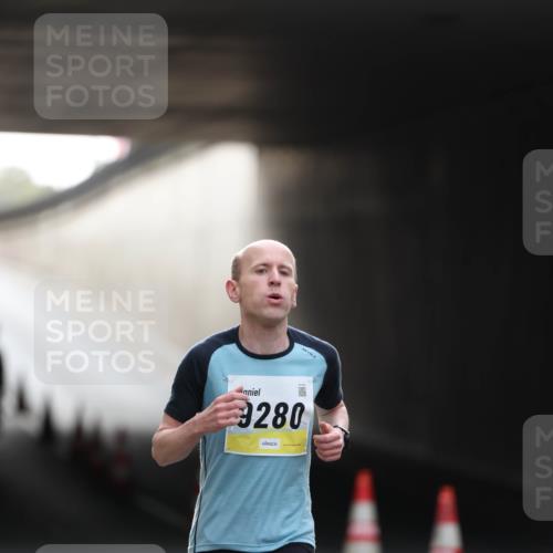 05.10.2025 - 20. swb-Marathon Bremen Michael Strokosch http://msf.ph/oto/9209715 05.10.2025 10:28:59 Laufen 280 meine-sportfotos.de