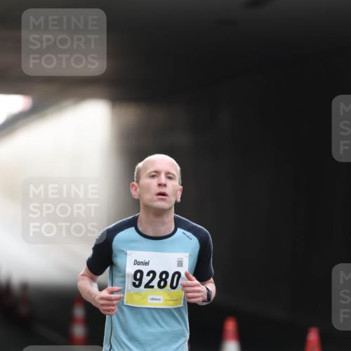 05.10.2025 - 20. swb-Marathon Bremen Michael Strokosch http://msf.ph/oto/9209716 05.10.2025 10:29:00 Laufen 9280 meine-sportfotos.de