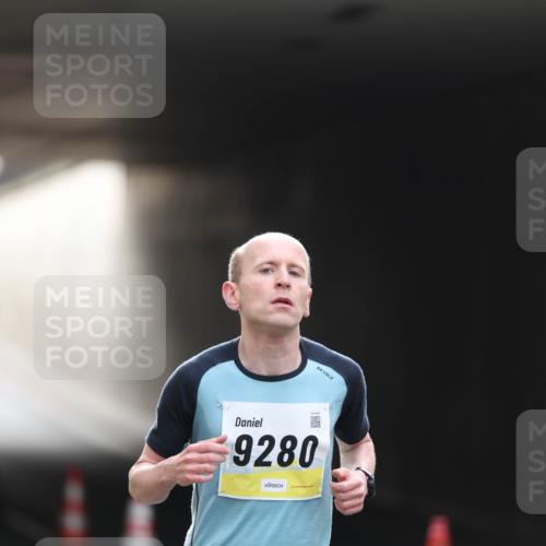 05.10.2025 - 20. swb-Marathon Bremen Michael Strokosch http://msf.ph/oto/9209717 05.10.2025 10:29:00 Laufen 9280 meine-sportfotos.de