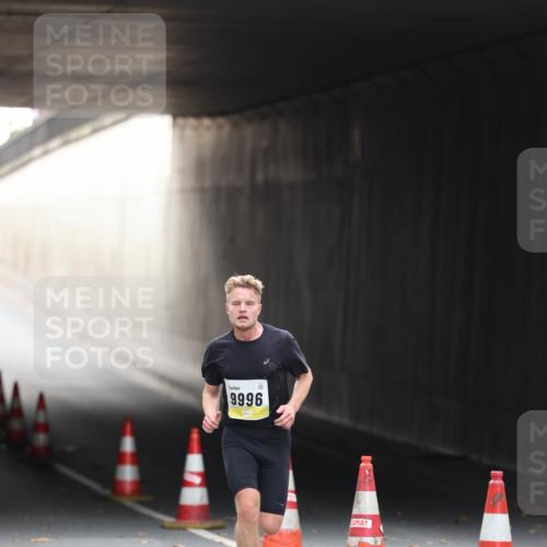 05.10.2025 - 20. swb-Marathon Bremen Michael Strokosch http://msf.ph/oto/9209736 05.10.2025 10:29:14 Laufen 9996 meine-sportfotos.de