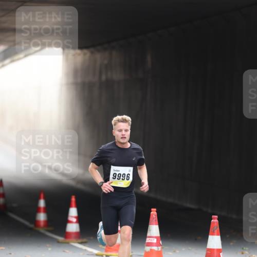 05.10.2025 - 20. swb-Marathon Bremen Michael Strokosch http://msf.ph/oto/9209737 05.10.2025 10:29:14 Laufen 9996 meine-sportfotos.de