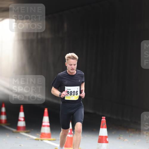 05.10.2025 - 20. swb-Marathon Bremen Michael Strokosch http://msf.ph/oto/9209739 05.10.2025 10:29:15 Laufen 9996 meine-sportfotos.de
