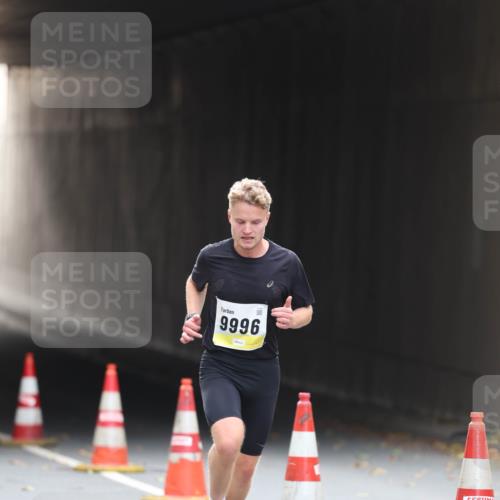 05.10.2025 - 20. swb-Marathon Bremen Michael Strokosch http://msf.ph/oto/9209740 05.10.2025 10:29:15 Laufen 9996 meine-sportfotos.de