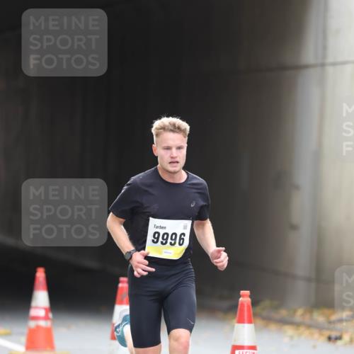05.10.2025 - 20. swb-Marathon Bremen Michael Strokosch http://msf.ph/oto/9209742 05.10.2025 10:29:16 Laufen 9996 meine-sportfotos.de