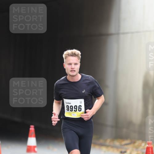 05.10.2025 - 20. swb-Marathon Bremen Michael Strokosch http://msf.ph/oto/9209743 05.10.2025 10:29:16 Laufen 9996 meine-sportfotos.de