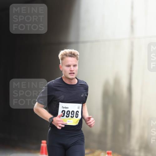 05.10.2025 - 20. swb-Marathon Bremen Michael Strokosch http://msf.ph/oto/9209744 05.10.2025 10:29:17 Laufen 9996 meine-sportfotos.de