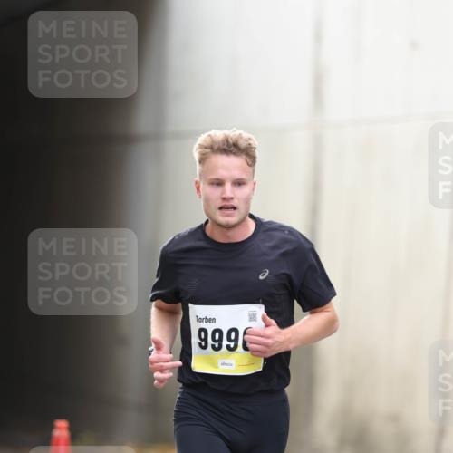 05.10.2025 - 20. swb-Marathon Bremen Michael Strokosch http://msf.ph/oto/9209745 05.10.2025 10:29:17 Laufen 999 meine-sportfotos.de