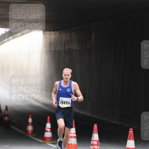 05.10.2025 - 20. swb-Marathon Bremen Michael Strokosch http://msf.ph/oto/9209754 05.10.2025 10:29:27 Laufen 10894 meine-sportfotos.de