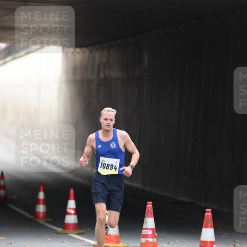 05.10.2025 - 20. swb-Marathon Bremen Michael Strokosch http://msf.ph/oto/9209755 05.10.2025 10:29:28 Laufen 10894 meine-sportfotos.de