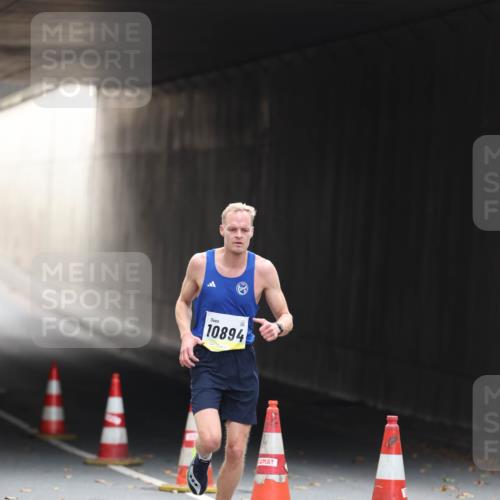 05.10.2025 - 20. swb-Marathon Bremen Michael Strokosch http://msf.ph/oto/9209757 05.10.2025 10:29:28 Laufen 10894 meine-sportfotos.de